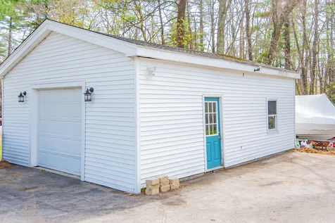 5 Ash Street Londonderry NH 03053