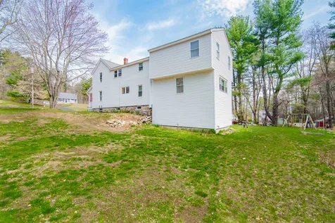 5 Ash Street Londonderry NH 03053