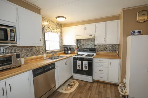 27 Beatrice Street Danville NH 03819