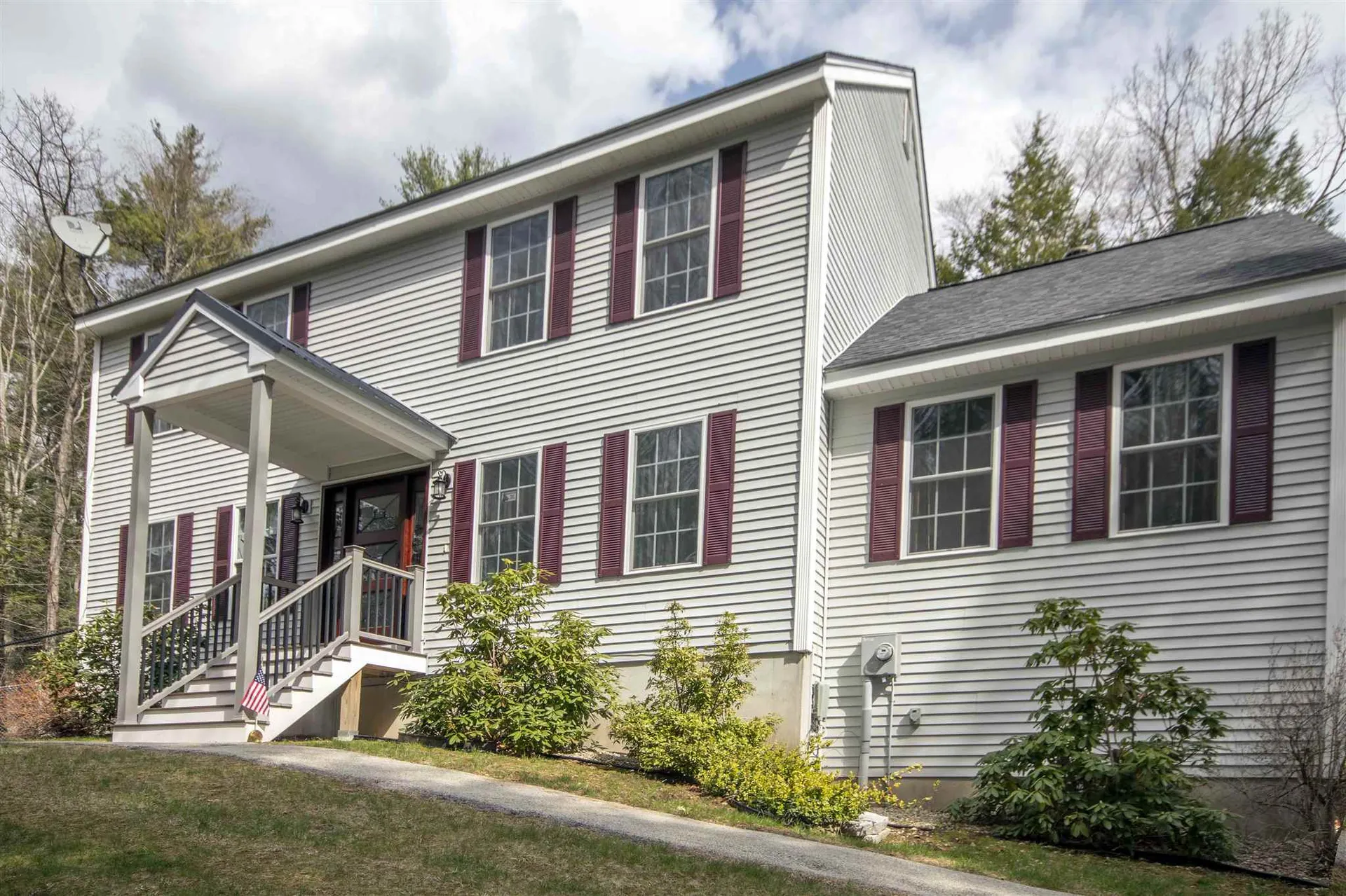 28 Jeannes Way Sandown NH 03873