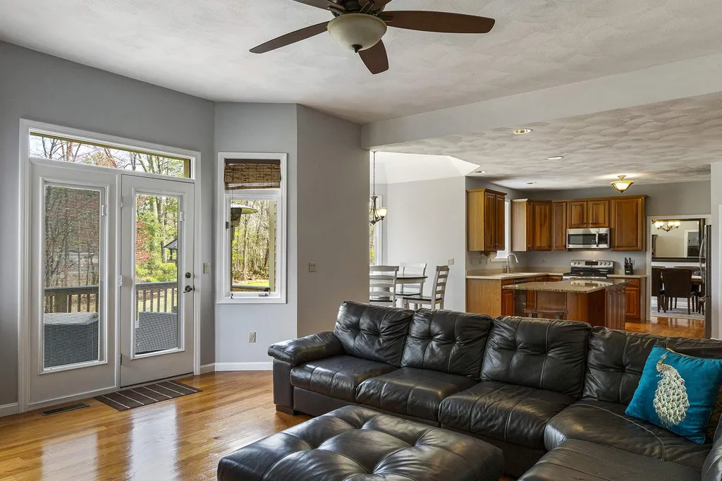 12 Karen Lane Salem NH 03079