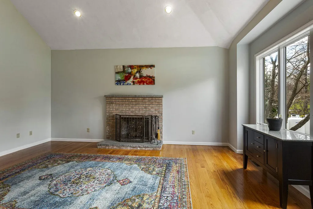 12 Karen Lane Salem NH 03079