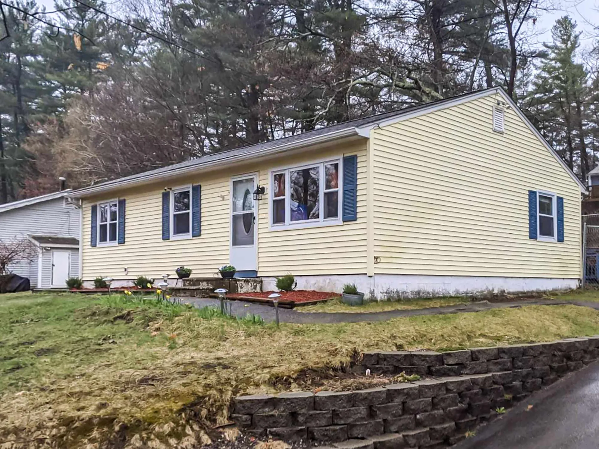 43 New Searles Road Nashua NH 03062