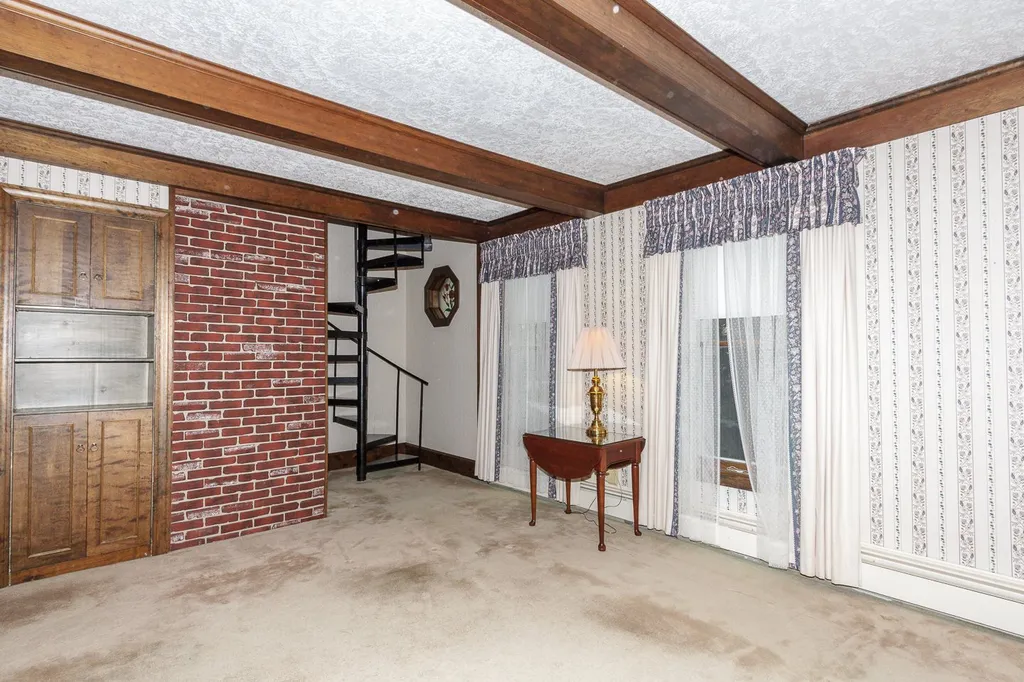 99 Dionne Drive Manchester NH 03102