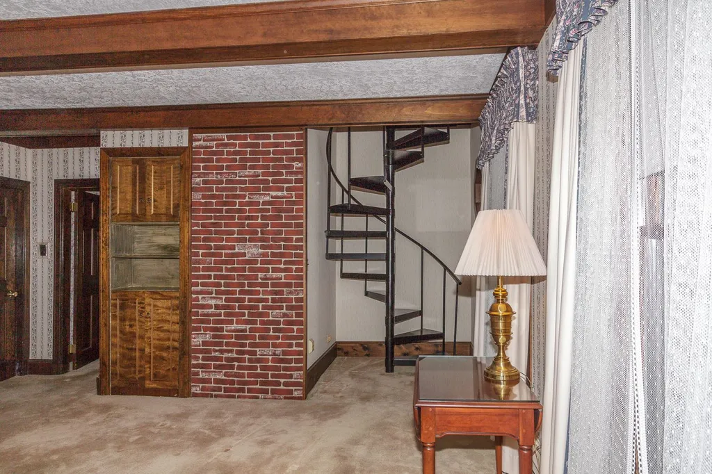 99 Dionne Drive Manchester NH 03102