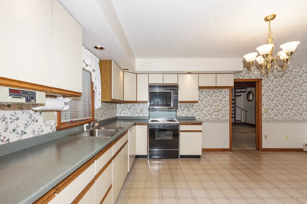 99 Dionne Drive Manchester NH 03102