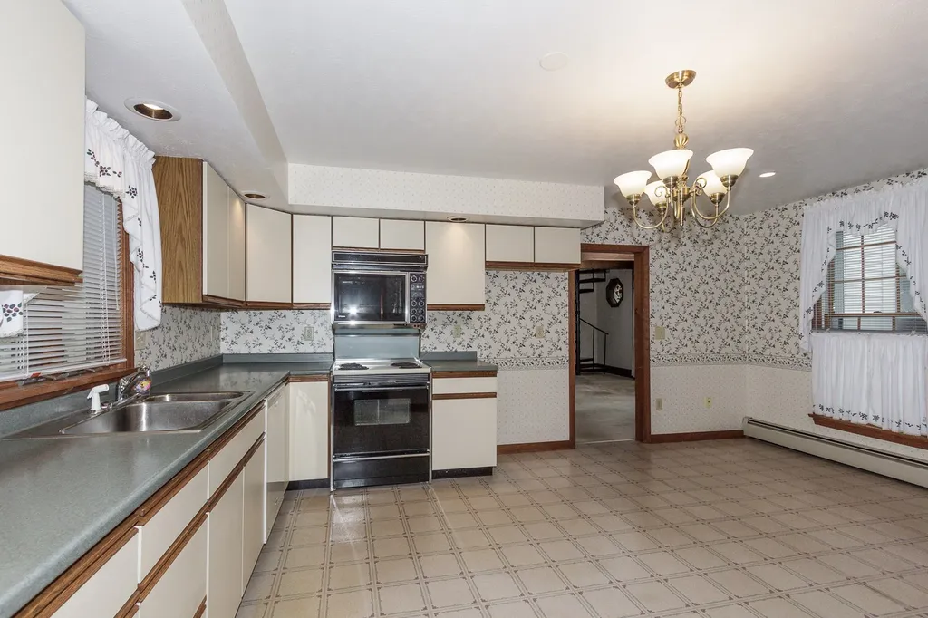 99 Dionne Drive Manchester NH 03102