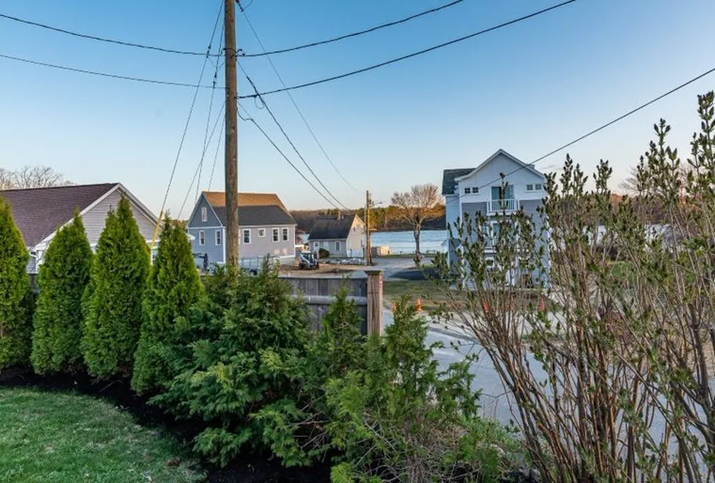 12 Leighton Road Dover NH 03820