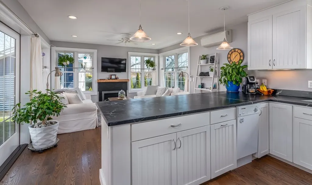 12 Leighton Road Dover NH 03820