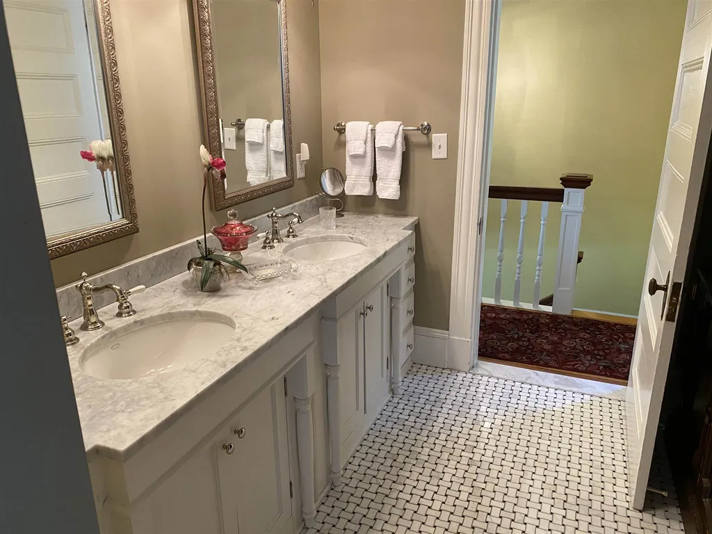 63 Sewall Road Wolfeboro NH 03894