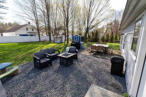 6 Coin Street Londonderry NH 03053