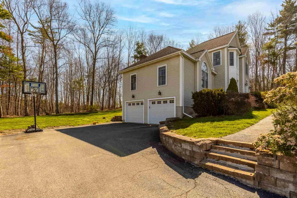 25 Squire Armour Road Windham NH 03087