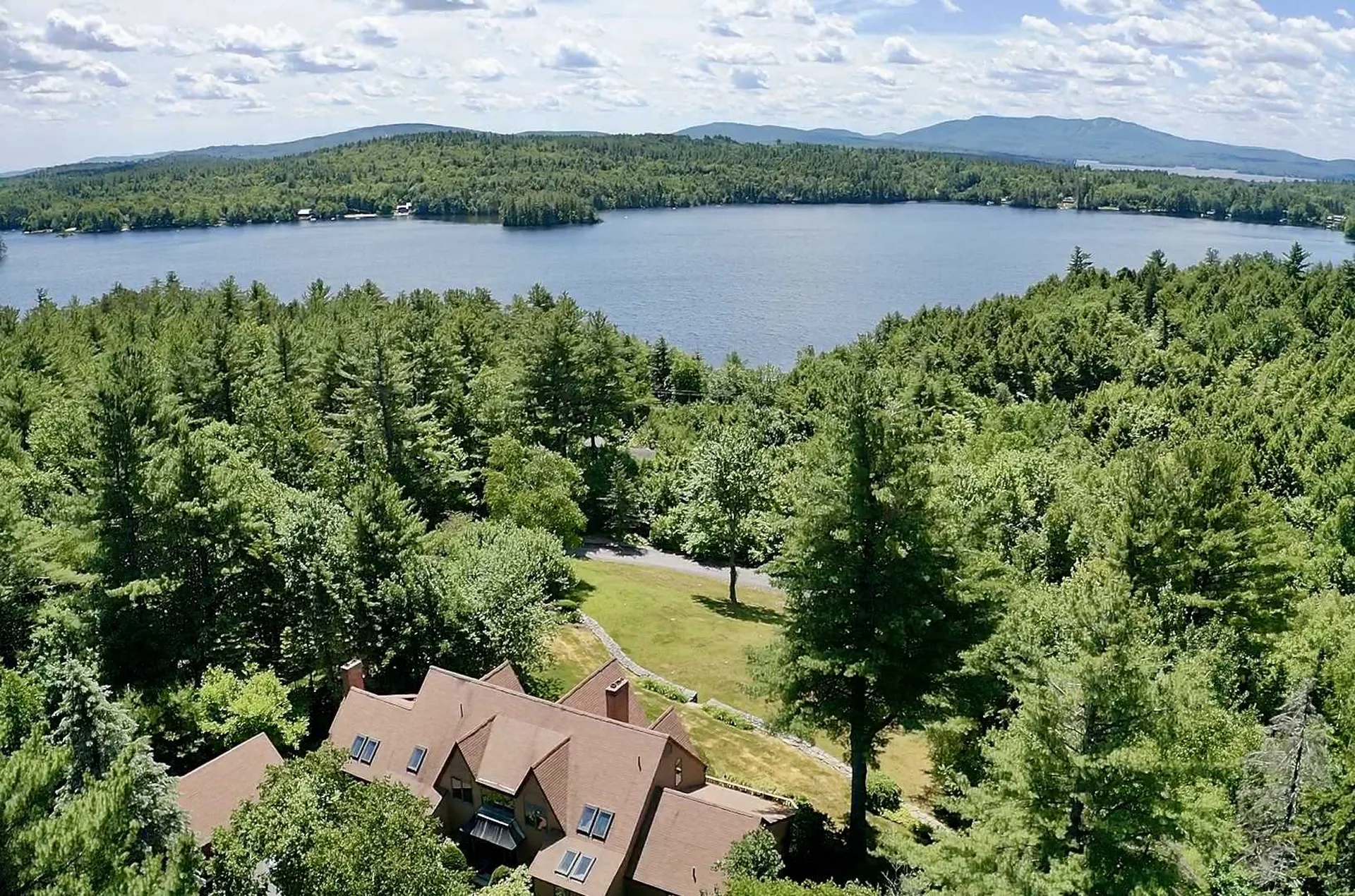 1422 Little Sunapee Road New London NH 03257