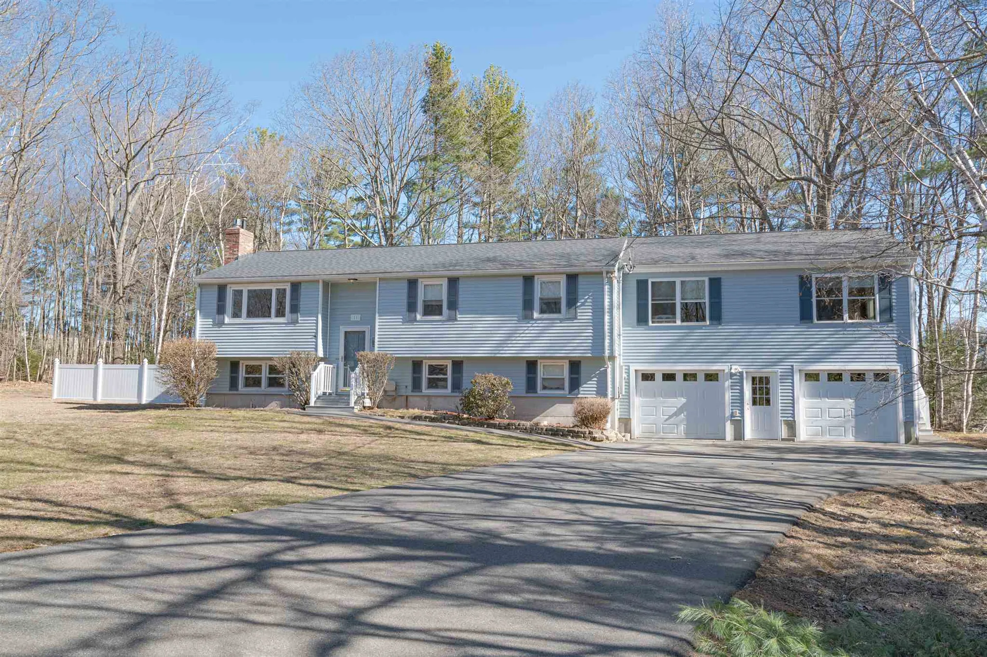 11 Lancaster Drive Londonderry NH 03053