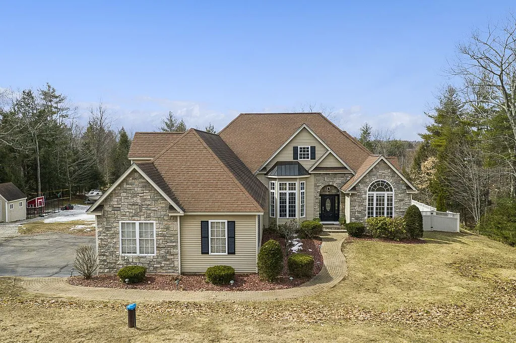 32 Mallard Lane Sandown NH 03873