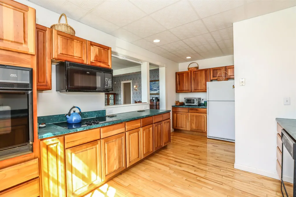 86 High Ridge Road Dublin NH 03444