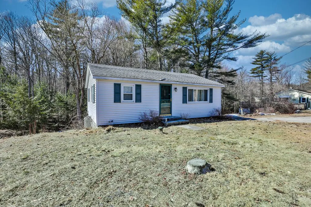 378 Chester Road Auburn NH 03032