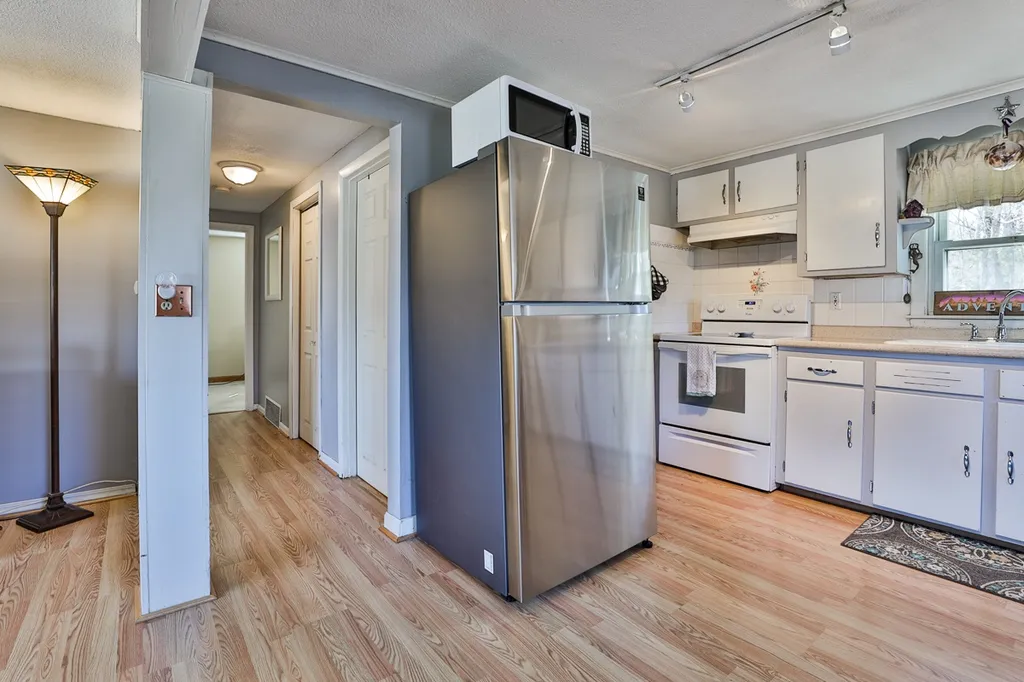 378 Chester Road Auburn NH 03032