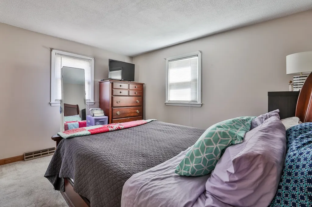 378 Chester Road Auburn NH 03032