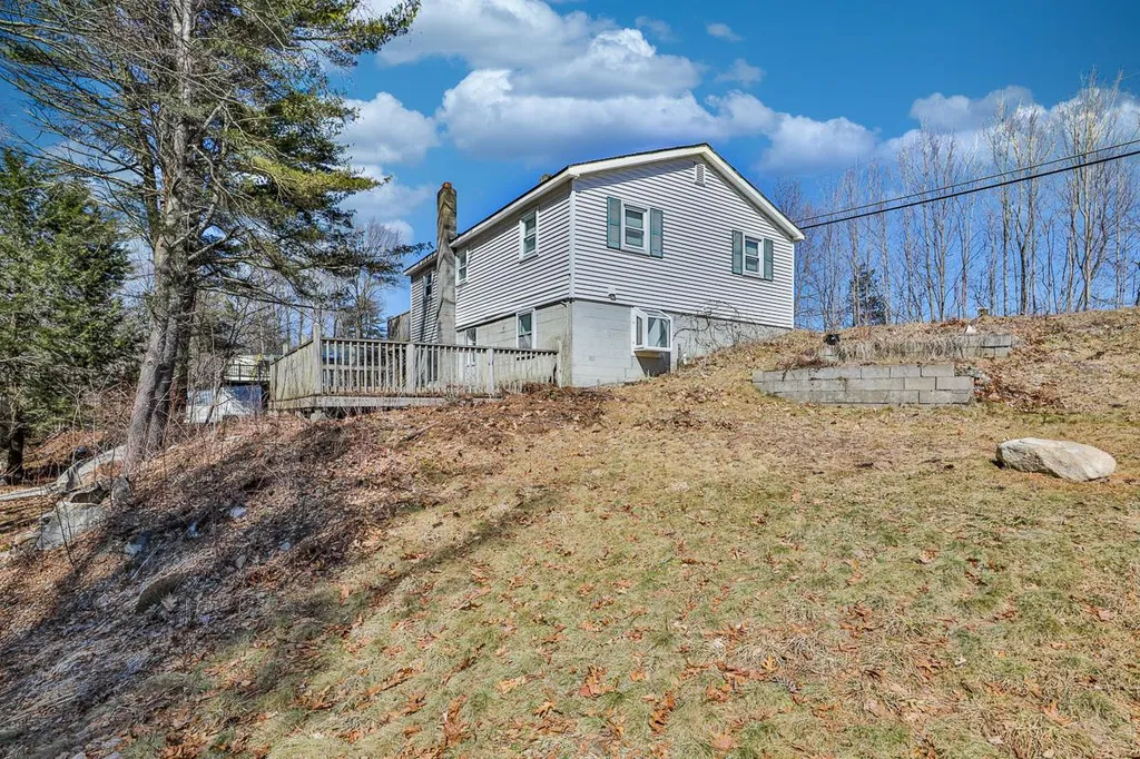 378 Chester Road Auburn NH 03032