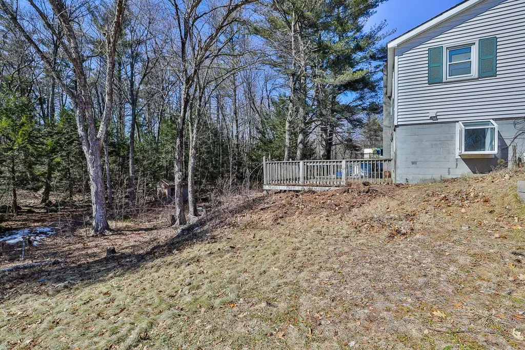 378 Chester Road Auburn NH 03032