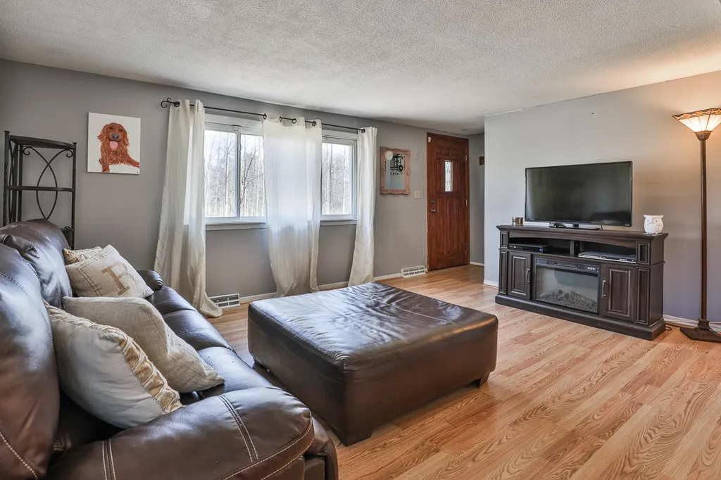 378 Chester Road Auburn NH 03032
