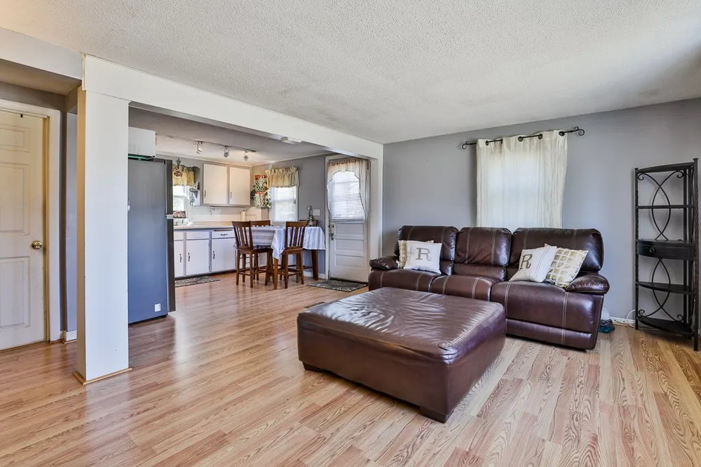 378 Chester Road Auburn NH 03032