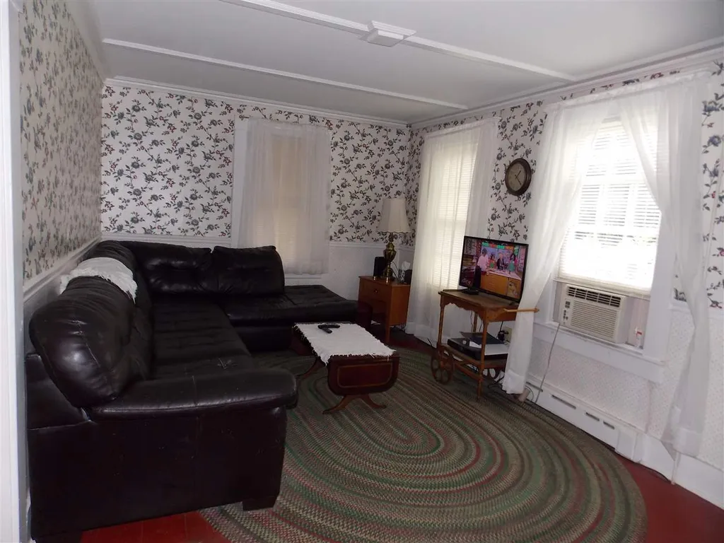 489 Elm Street Laconia NH 03246