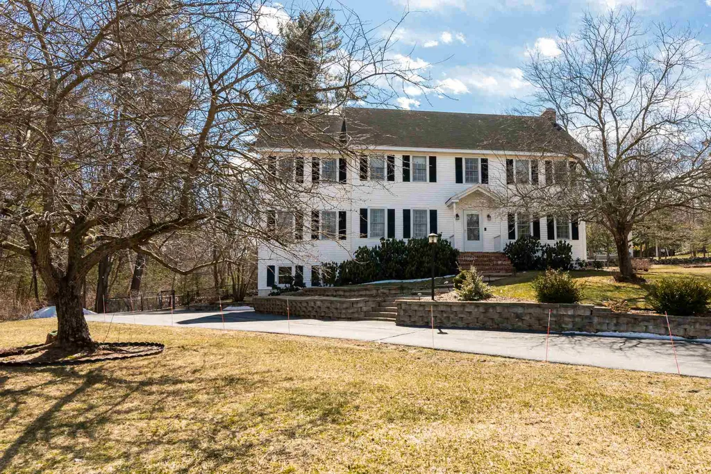 21 Bicentennial Drive Nashua NH 03062