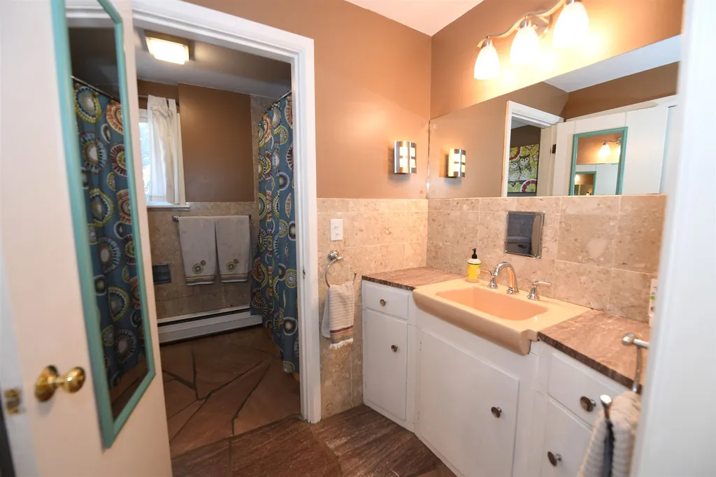 121 Crestview Road Manchester NH 03104