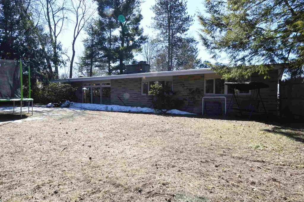 121 Crestview Road Manchester NH 03104