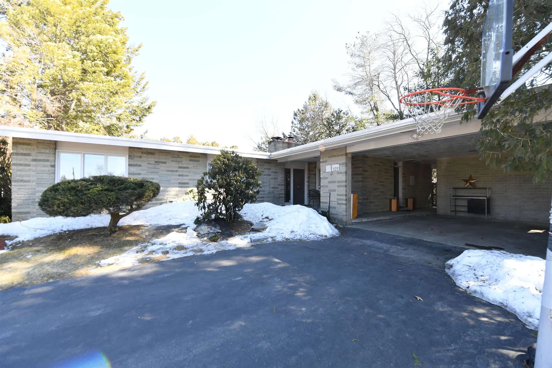 121 Crestview Road Manchester NH 03104