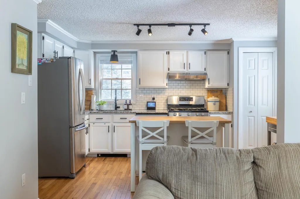 141 Dawn Drive Hartford VT 05001-9056