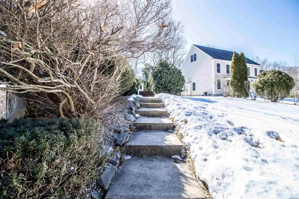 23 Woodland Road Dover NH 03820