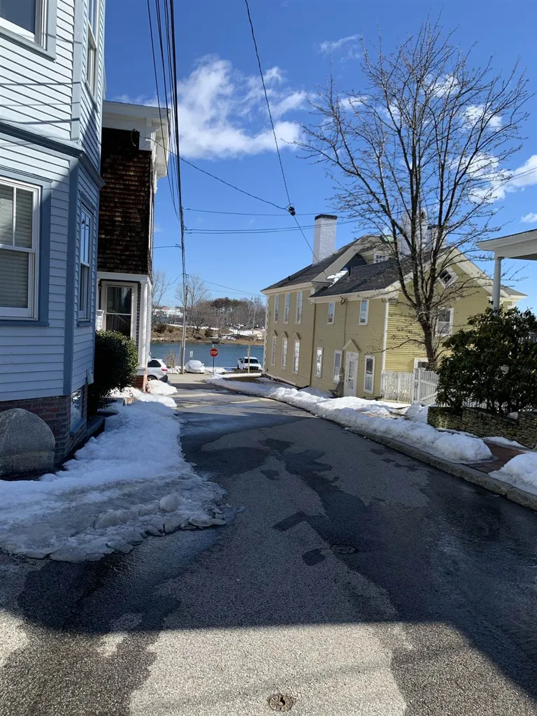 33 Gardner Street Portsmouth NH 03801