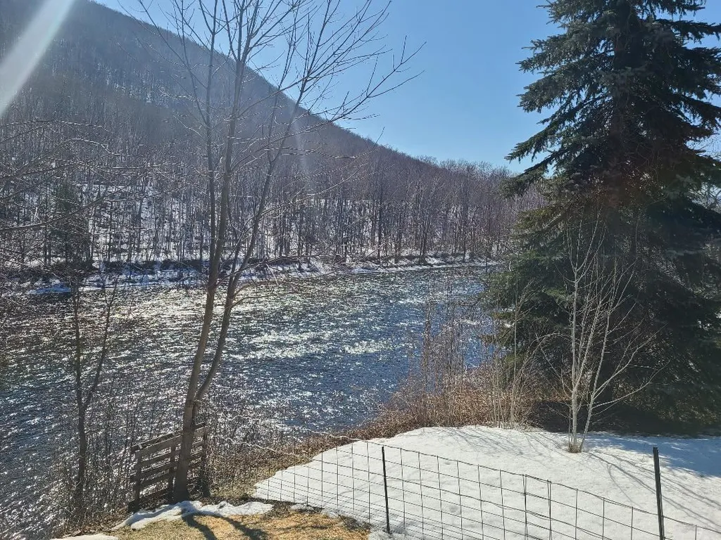 4 River Street Gorham NH 03581