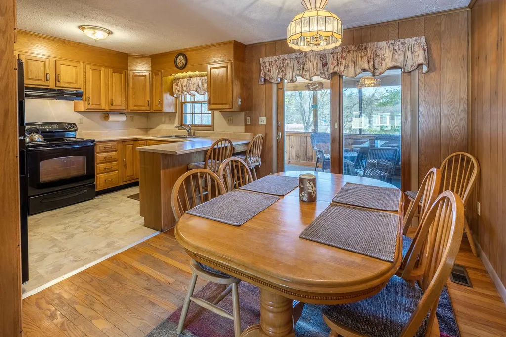 8 Whitcomb Avenue Lebanon NH 03784