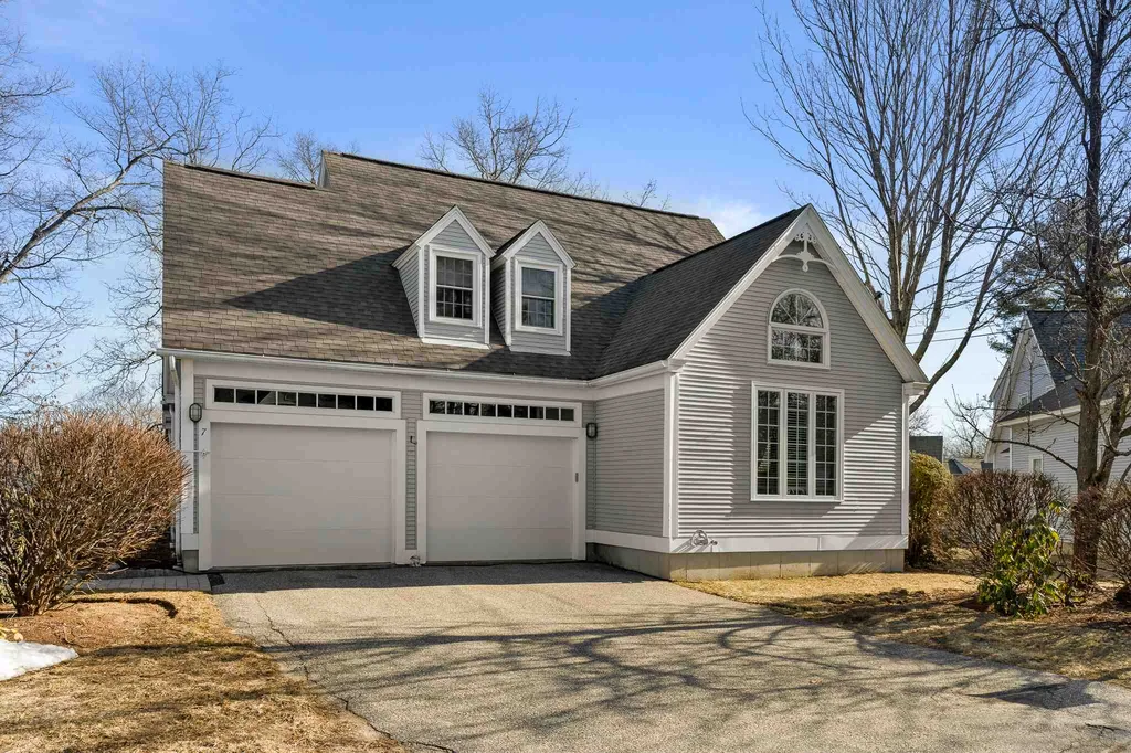 7 Ipswich Circle Nashua NH 03063