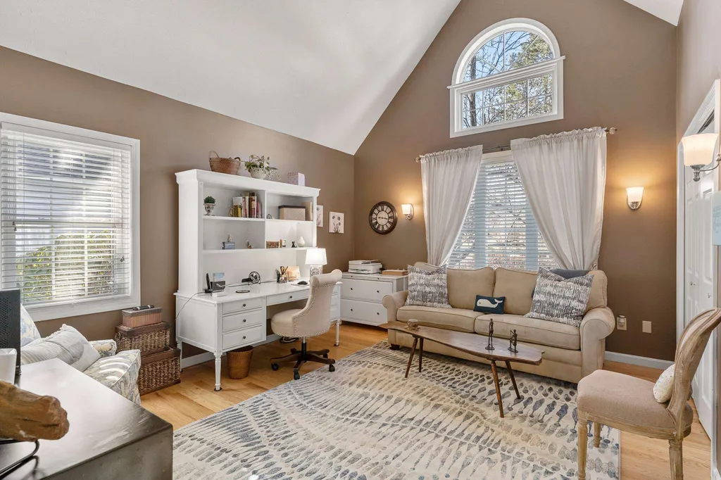 7 Ipswich Circle Nashua NH 03063
