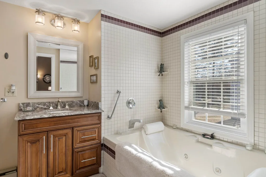 7 Ipswich Circle Nashua NH 03063