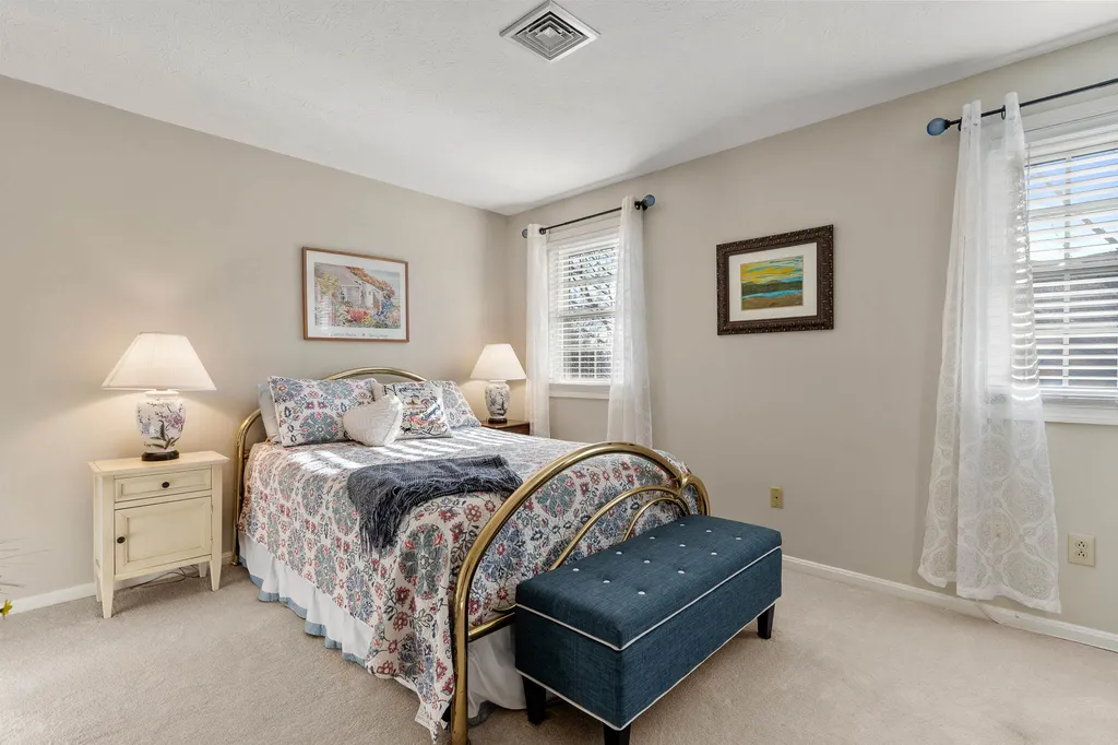 7 Ipswich Circle Nashua NH 03063