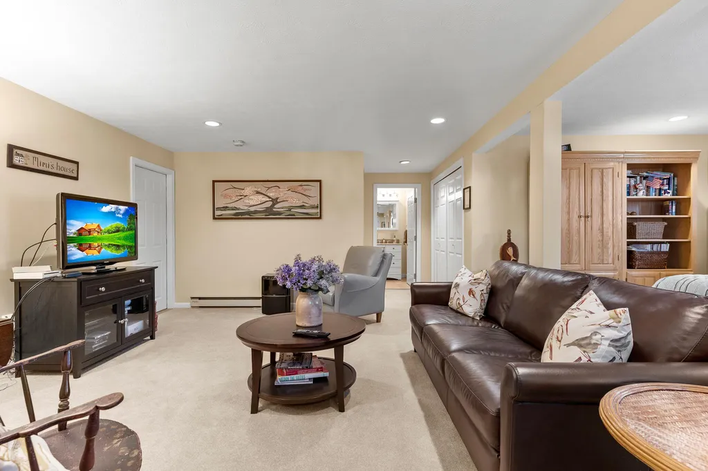 7 Ipswich Circle Nashua NH 03063