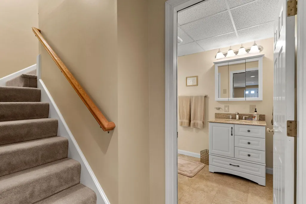 7 Ipswich Circle Nashua NH 03063
