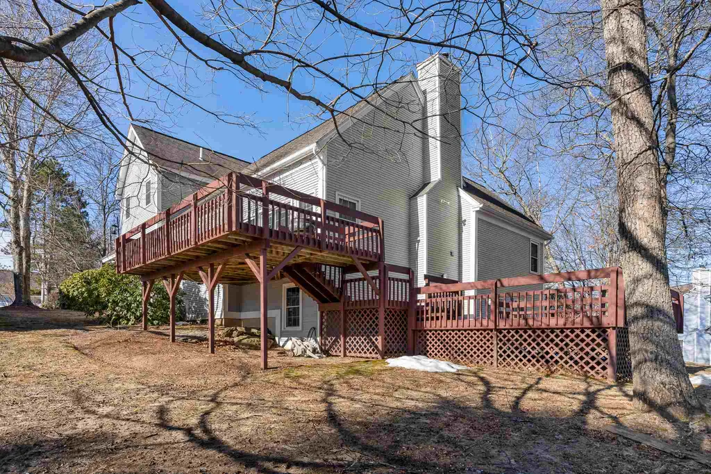 7 Ipswich Circle Nashua NH 03063