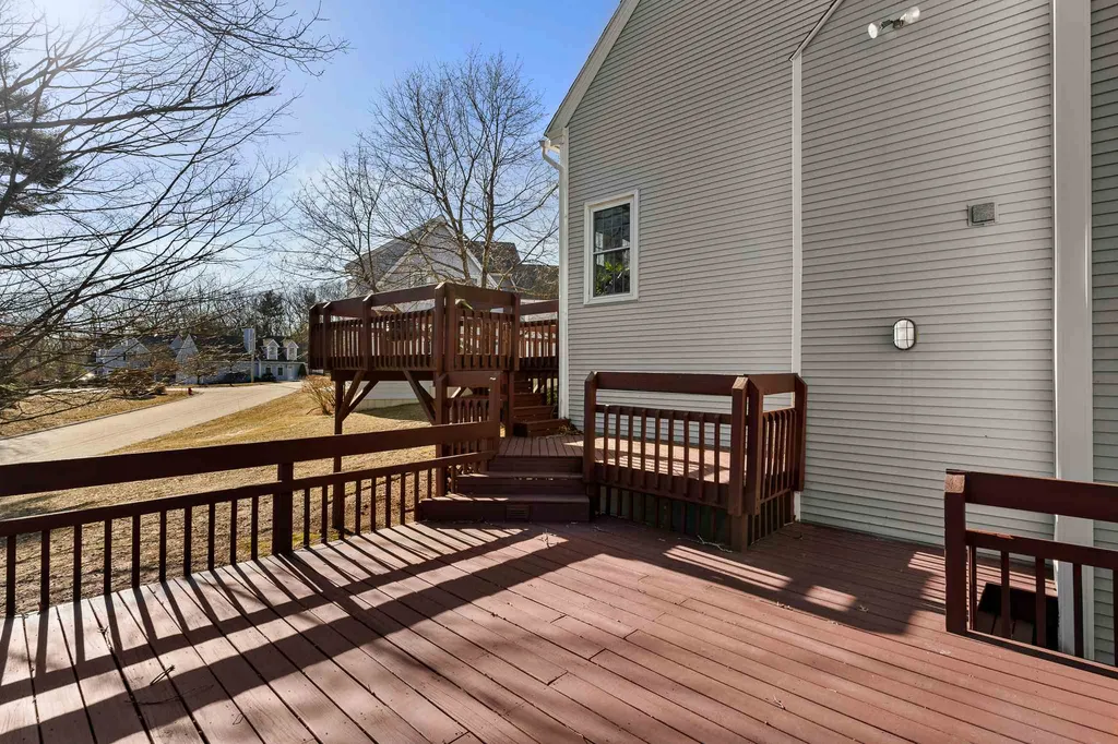 7 Ipswich Circle Nashua NH 03063