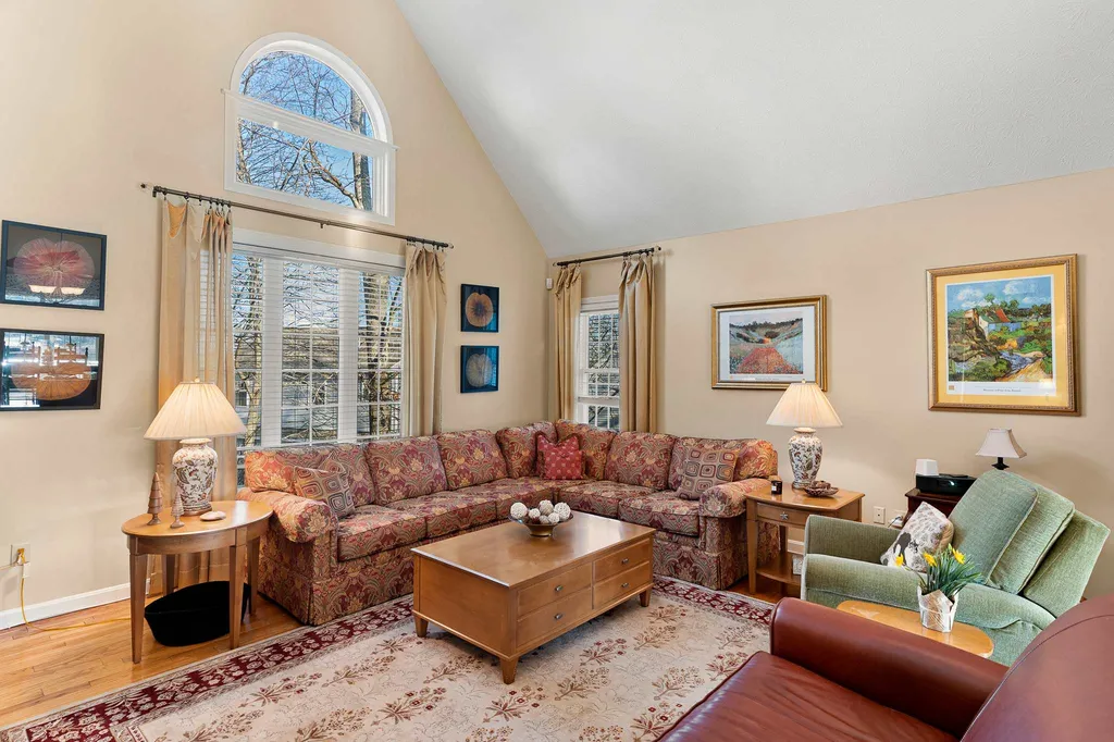 7 Ipswich Circle Nashua NH 03063