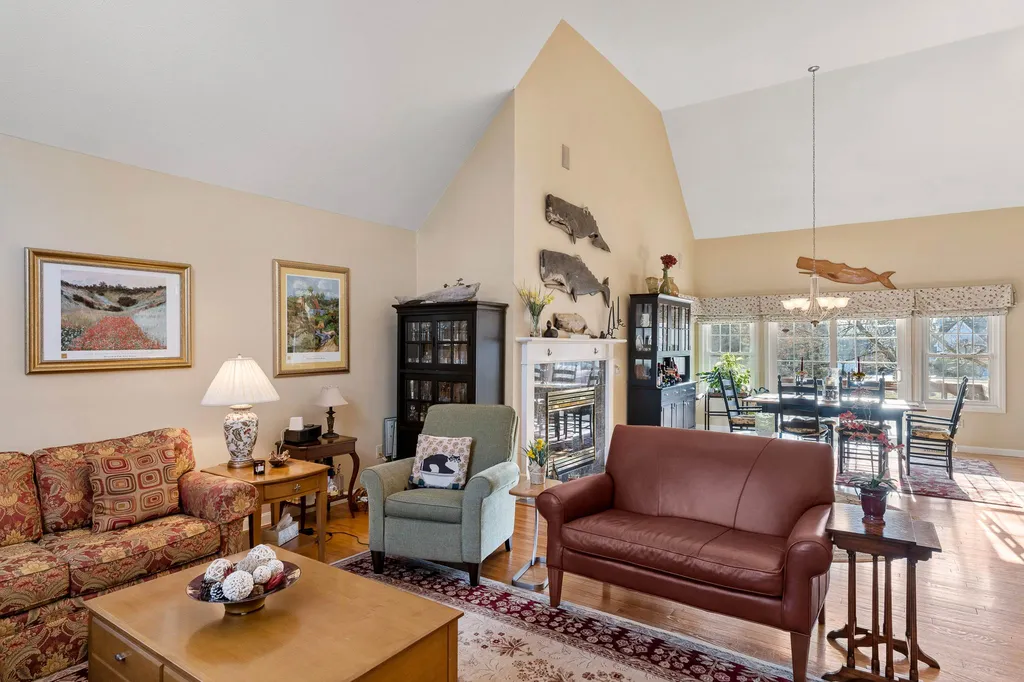 7 Ipswich Circle Nashua NH 03063