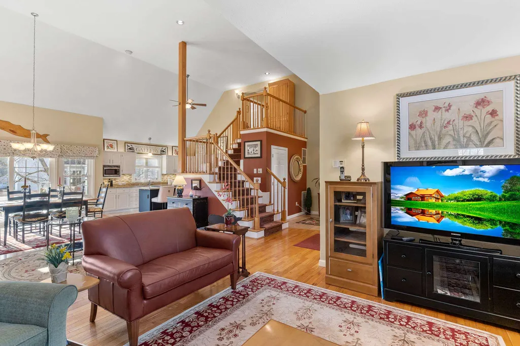 7 Ipswich Circle Nashua NH 03063