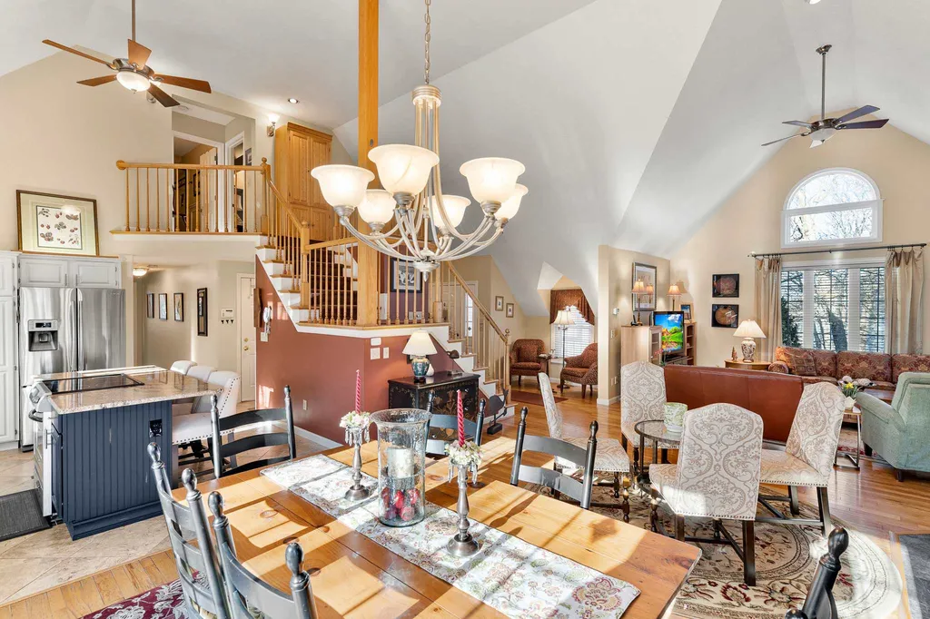 7 Ipswich Circle Nashua NH 03063