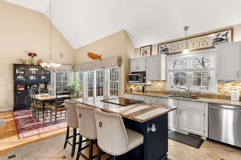 7 Ipswich Circle Nashua NH 03063